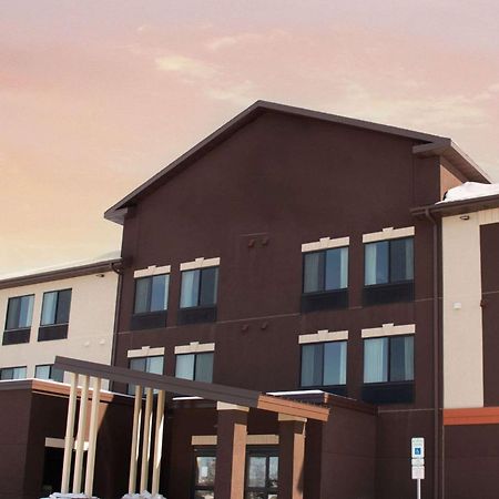 Grand Forks Lodge And Suites Esterno foto
