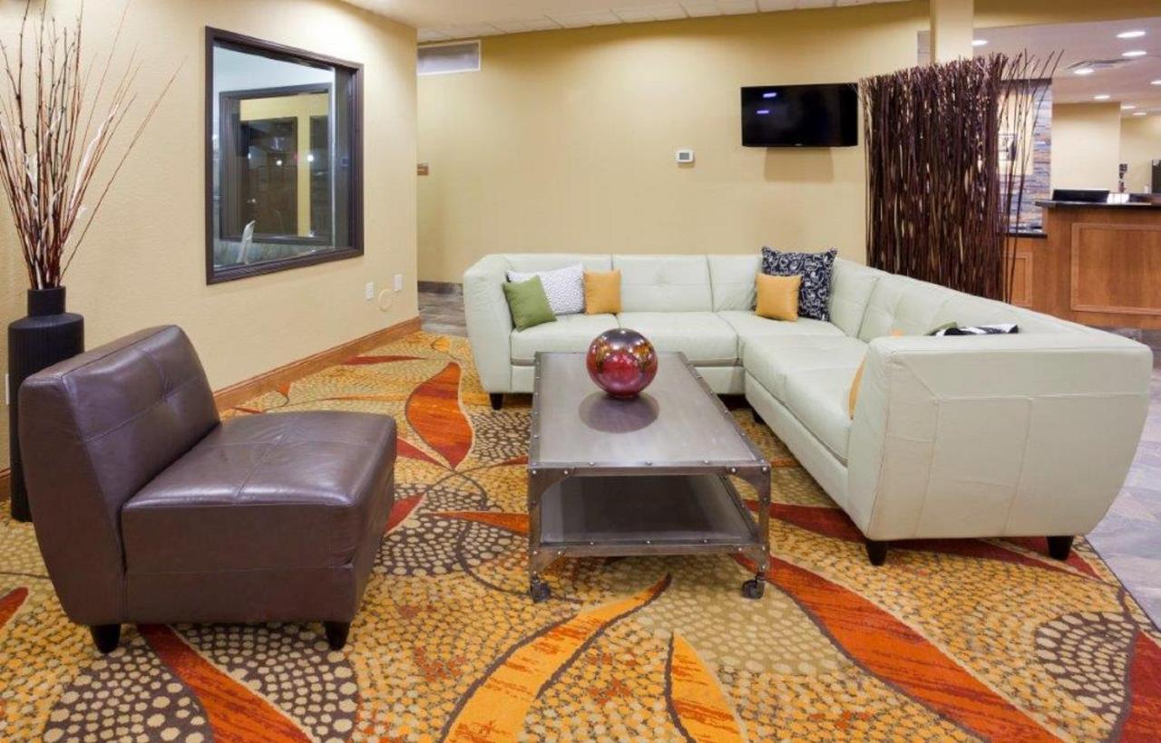Grand Forks Lodge And Suites Esterno foto