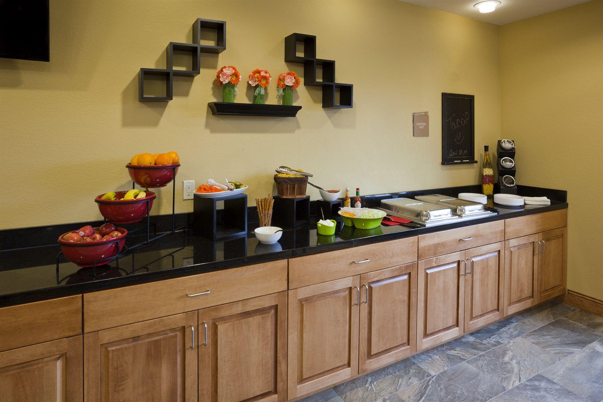 Grand Forks Lodge And Suites Esterno foto