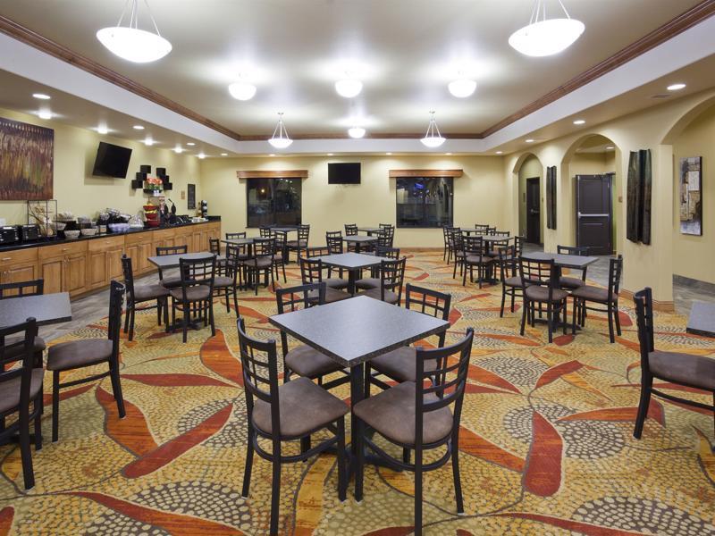 Grand Forks Lodge And Suites Esterno foto