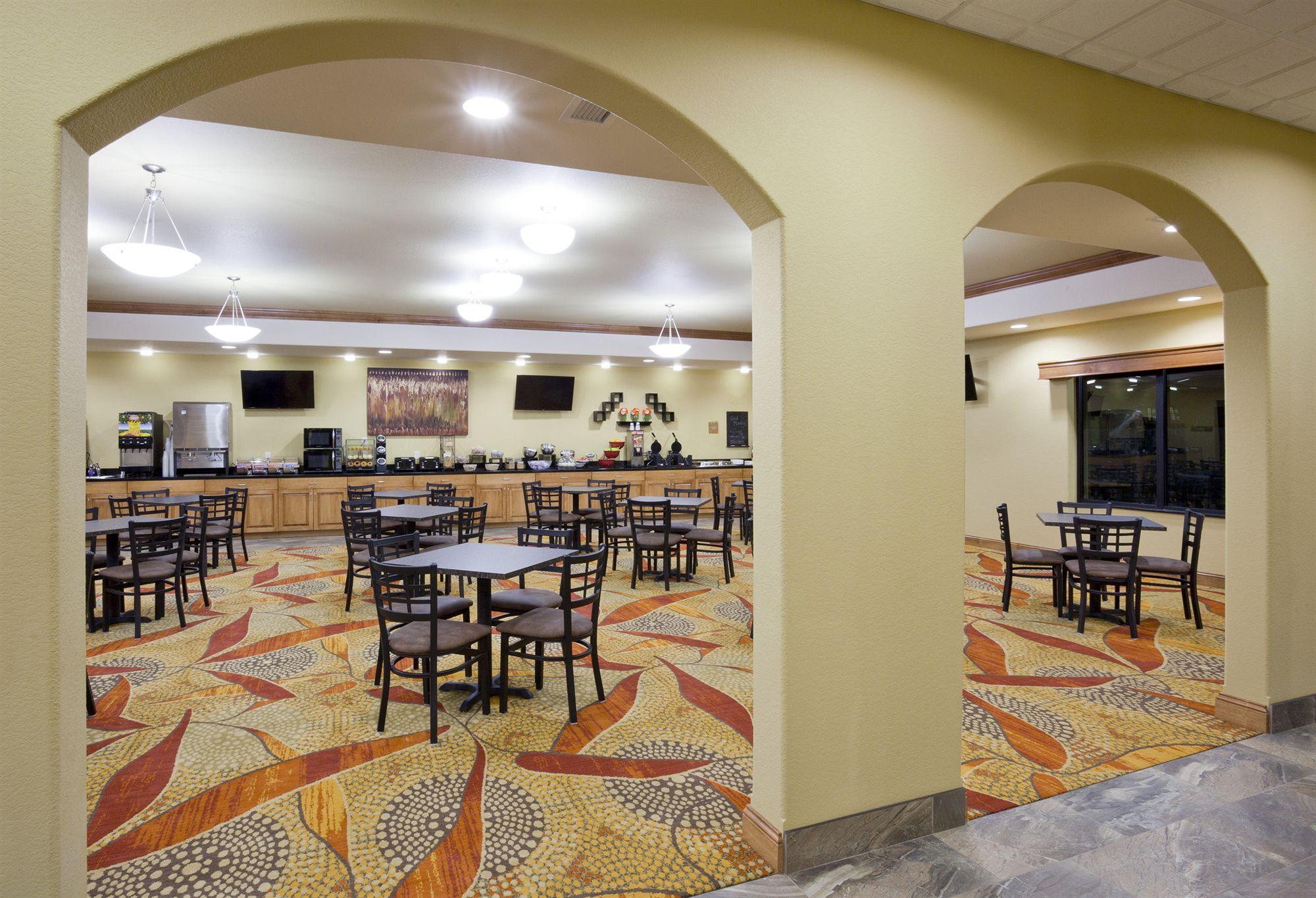 Grand Forks Lodge And Suites Esterno foto