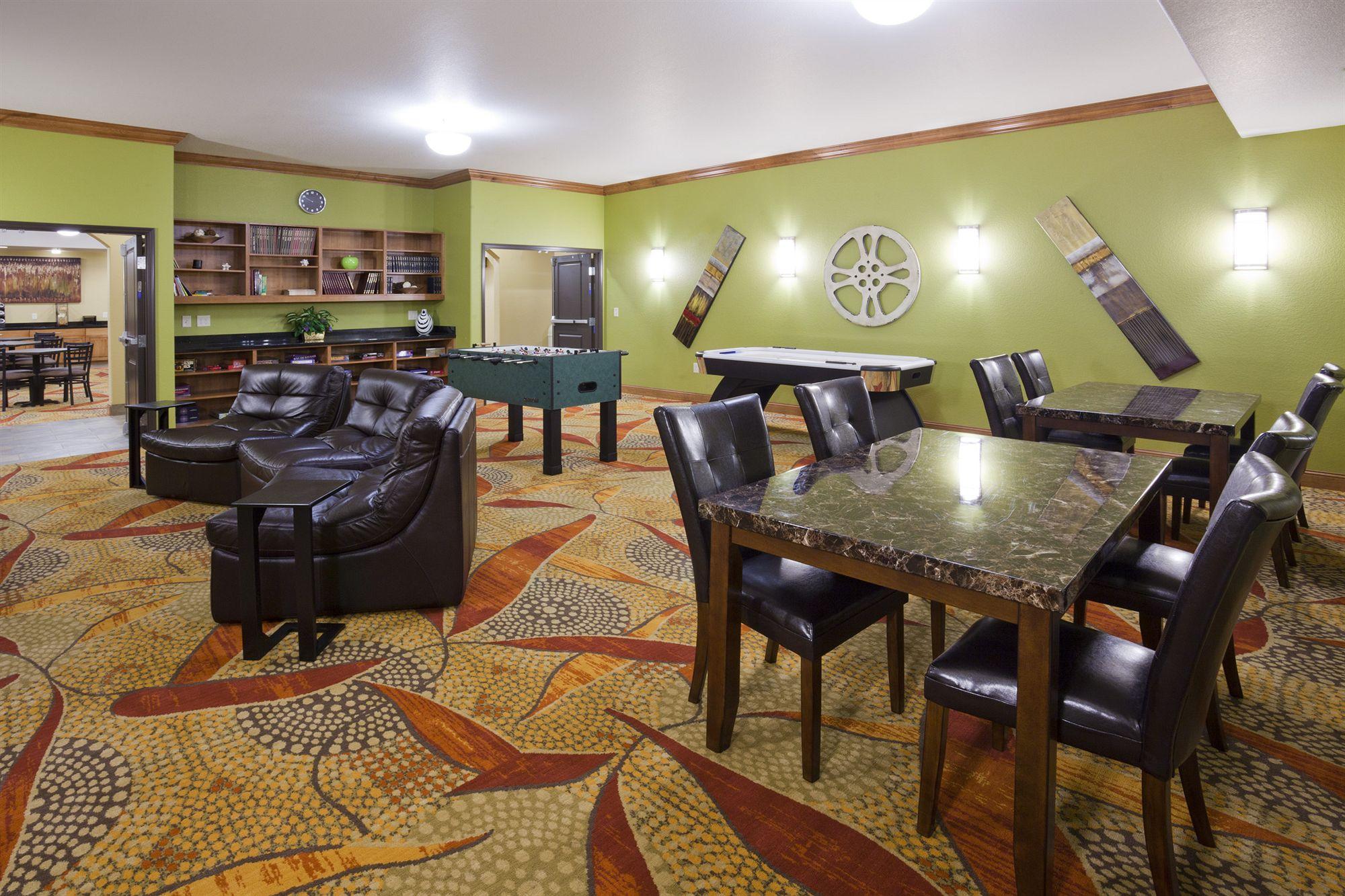 Grand Forks Lodge And Suites Esterno foto
