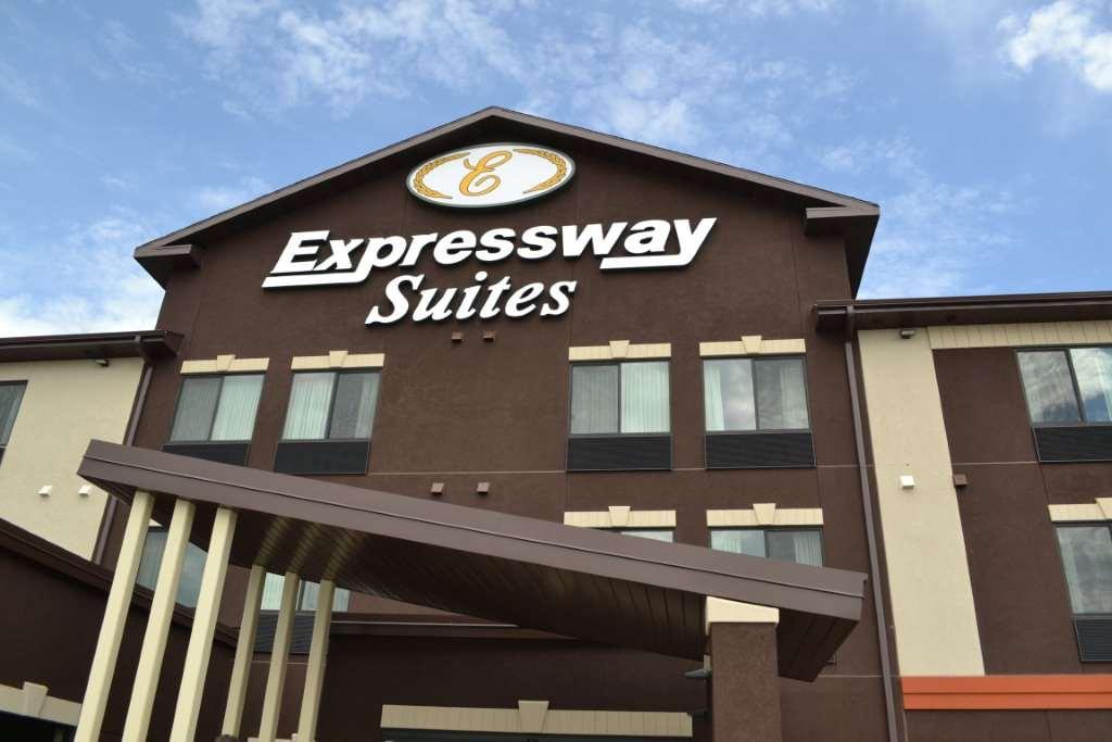 Grand Forks Lodge And Suites Esterno foto