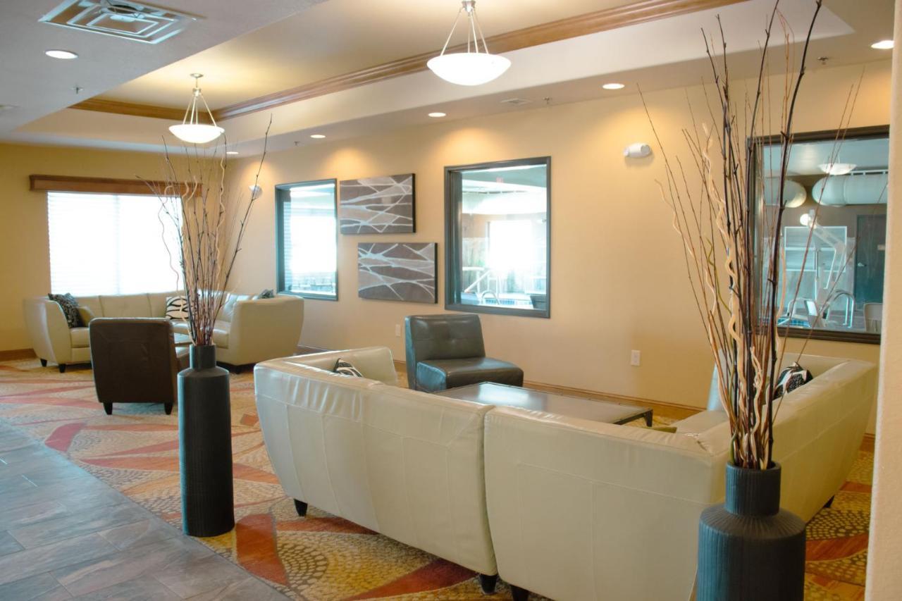 Grand Forks Lodge And Suites Esterno foto