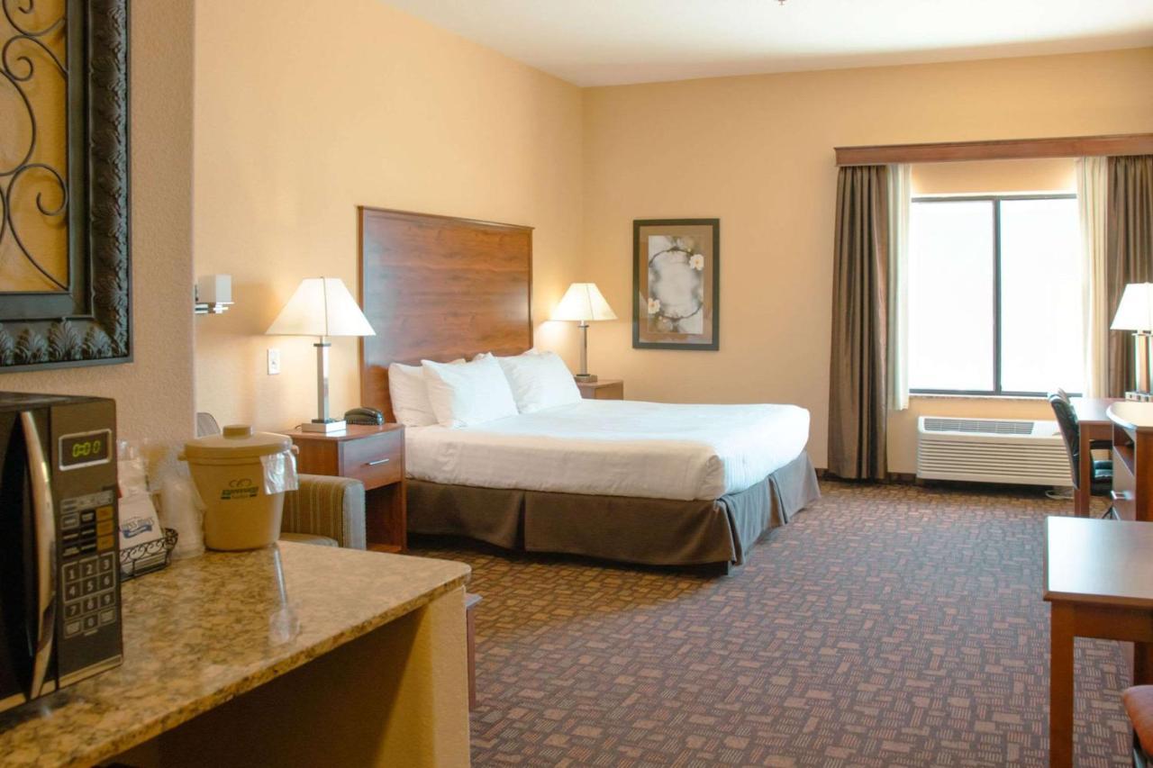 Grand Forks Lodge And Suites Esterno foto