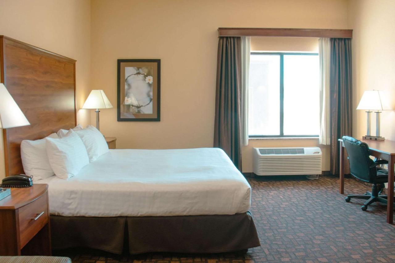 Grand Forks Lodge And Suites Esterno foto