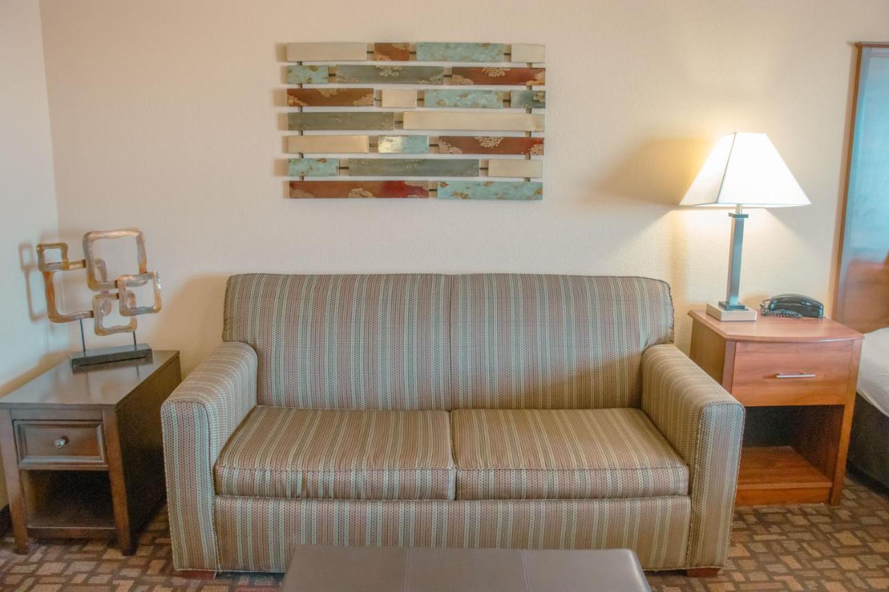 Grand Forks Lodge And Suites Esterno foto