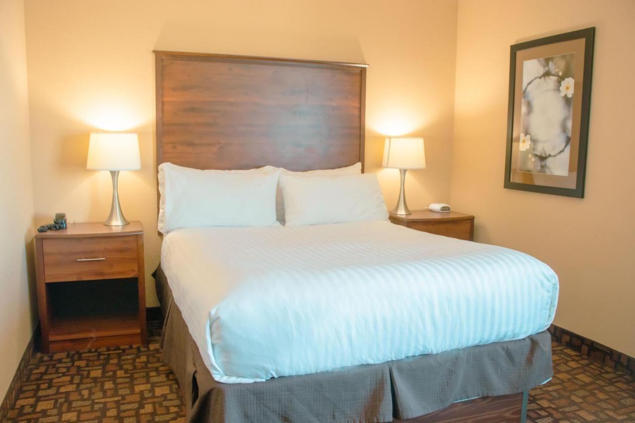 Grand Forks Lodge And Suites Esterno foto
