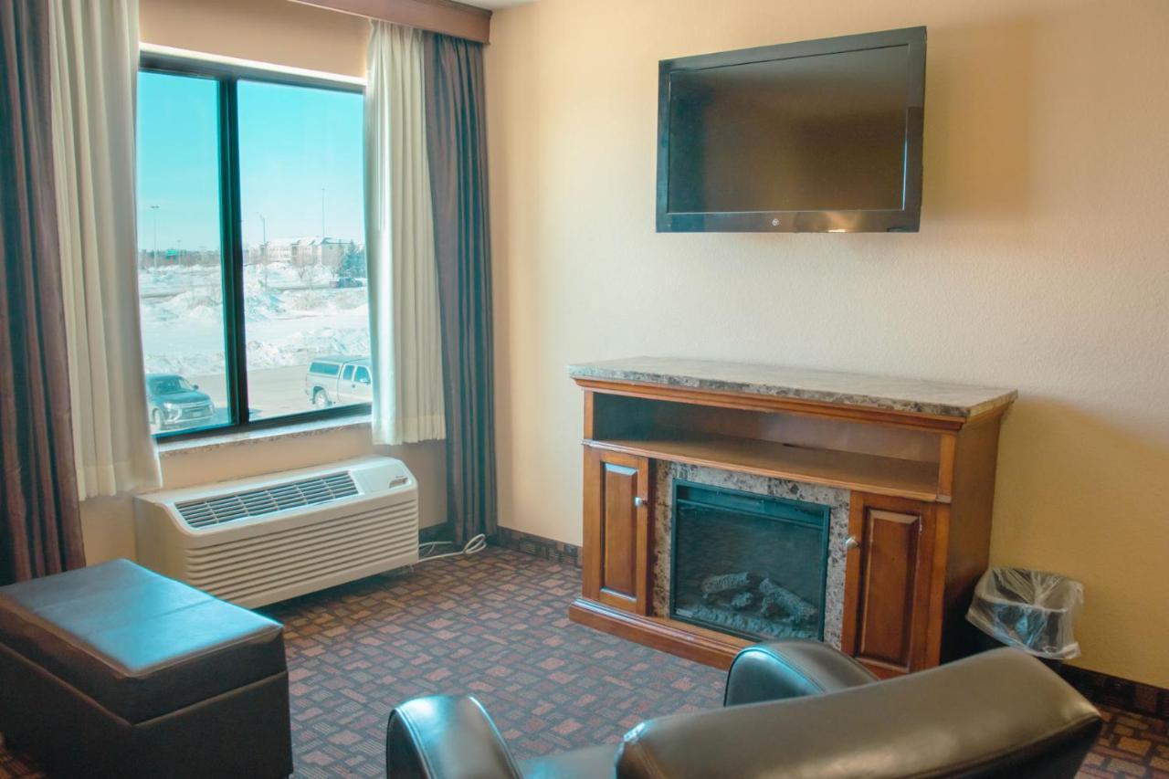 Grand Forks Lodge And Suites Esterno foto