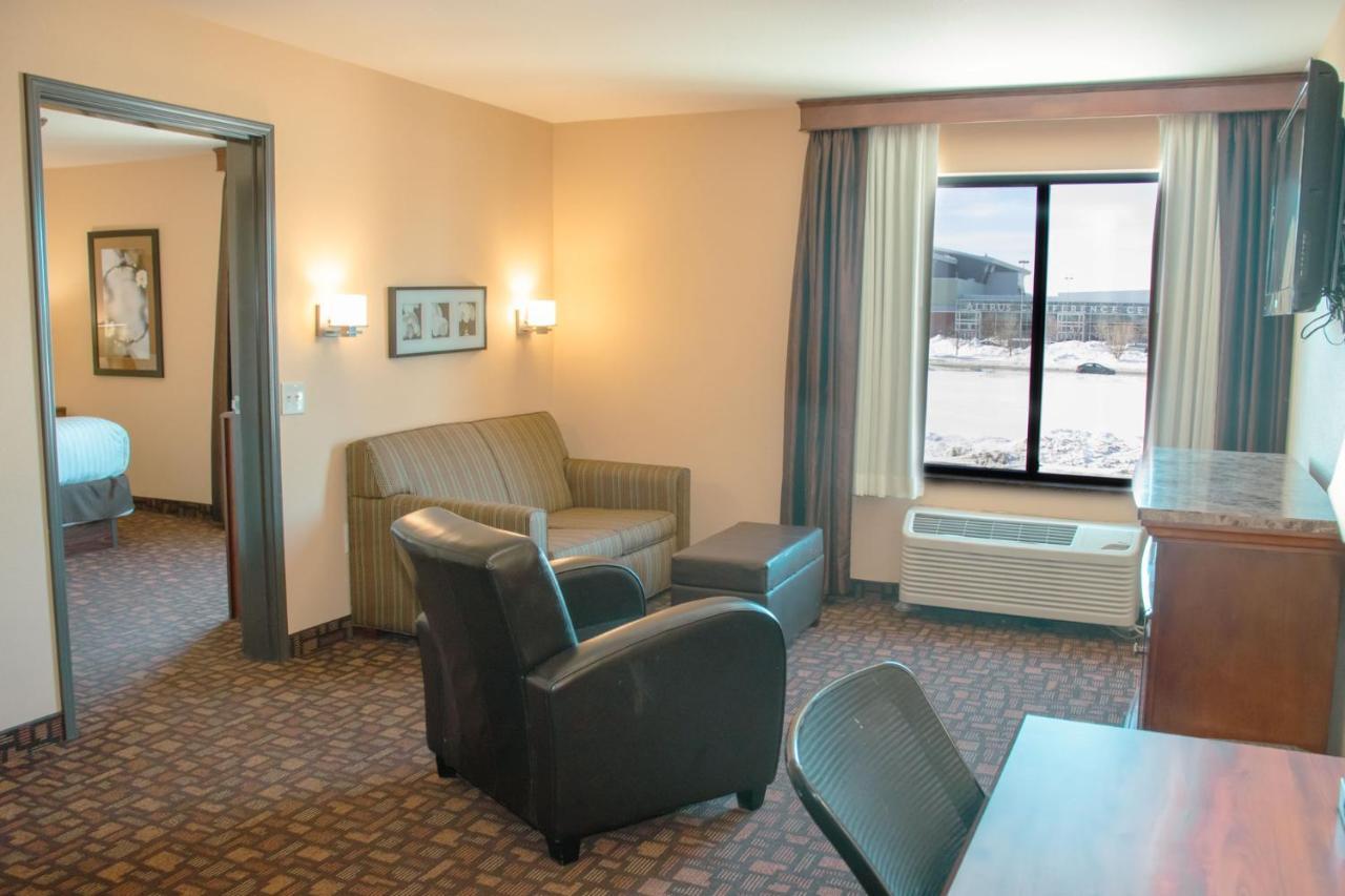 Grand Forks Lodge And Suites Esterno foto