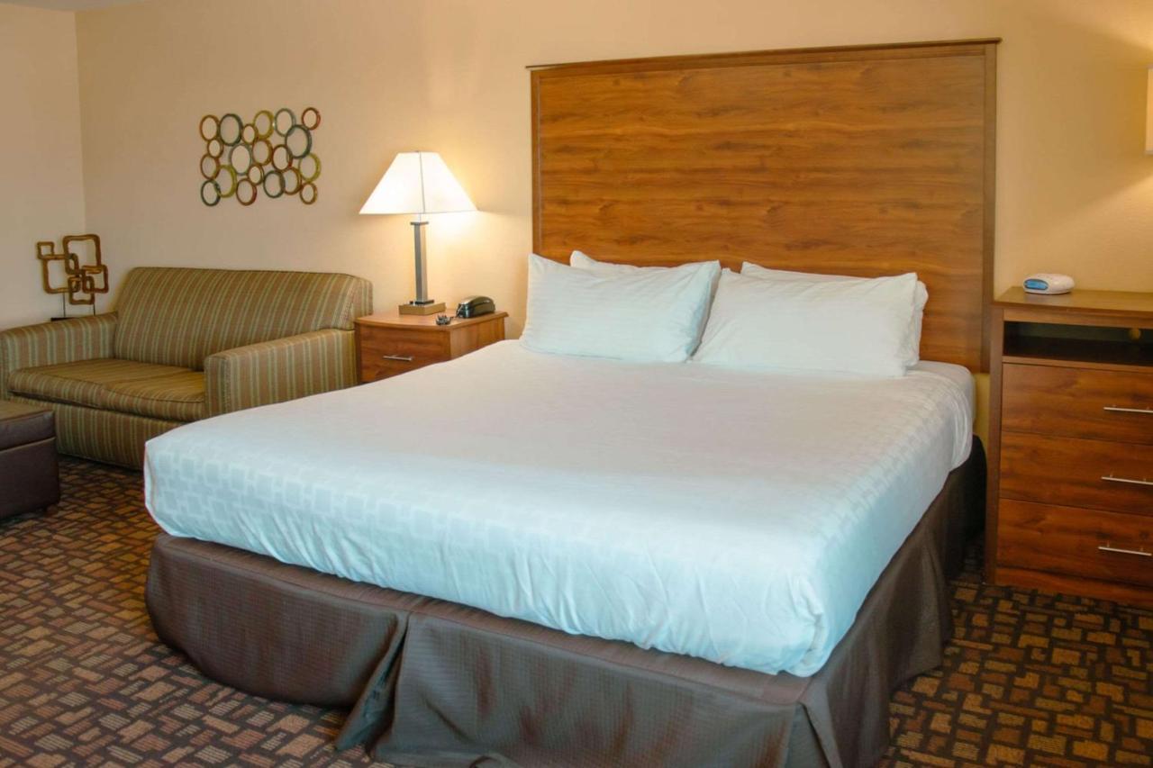 Grand Forks Lodge And Suites Esterno foto