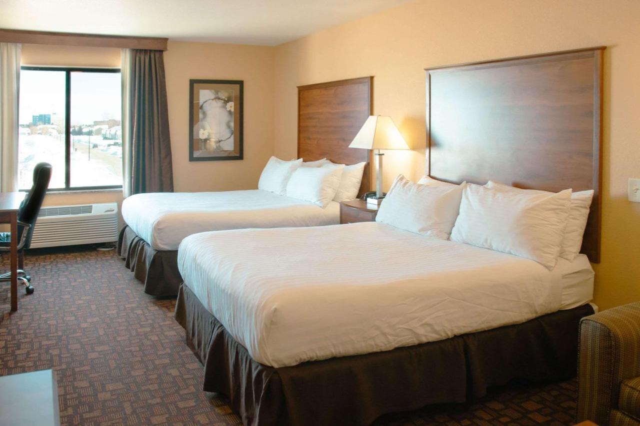 Grand Forks Lodge And Suites Esterno foto