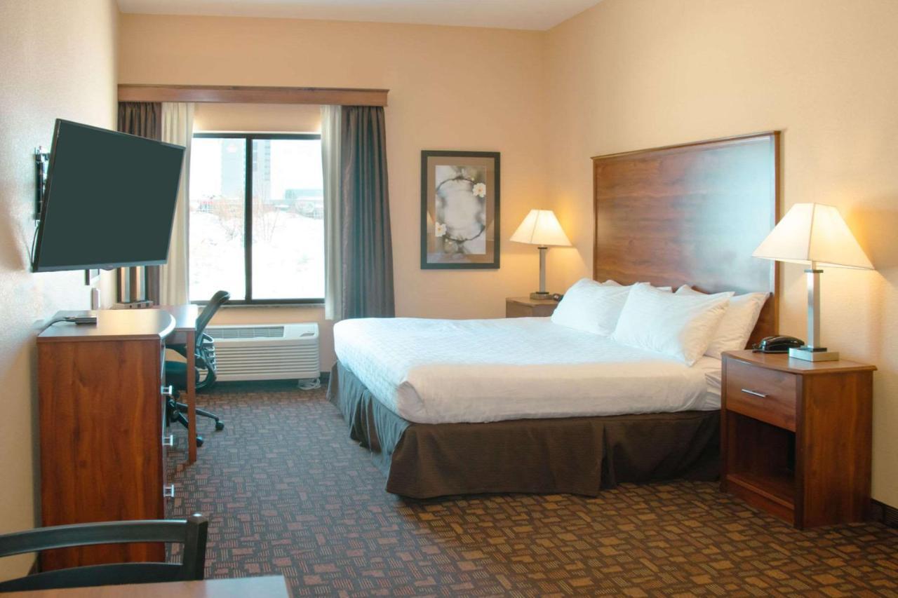 Grand Forks Lodge And Suites Esterno foto