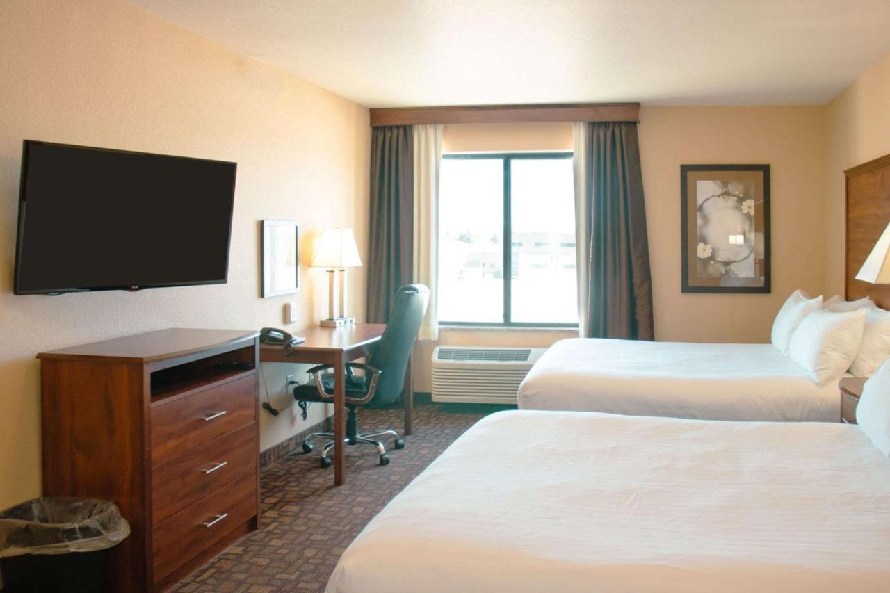 Grand Forks Lodge And Suites Esterno foto