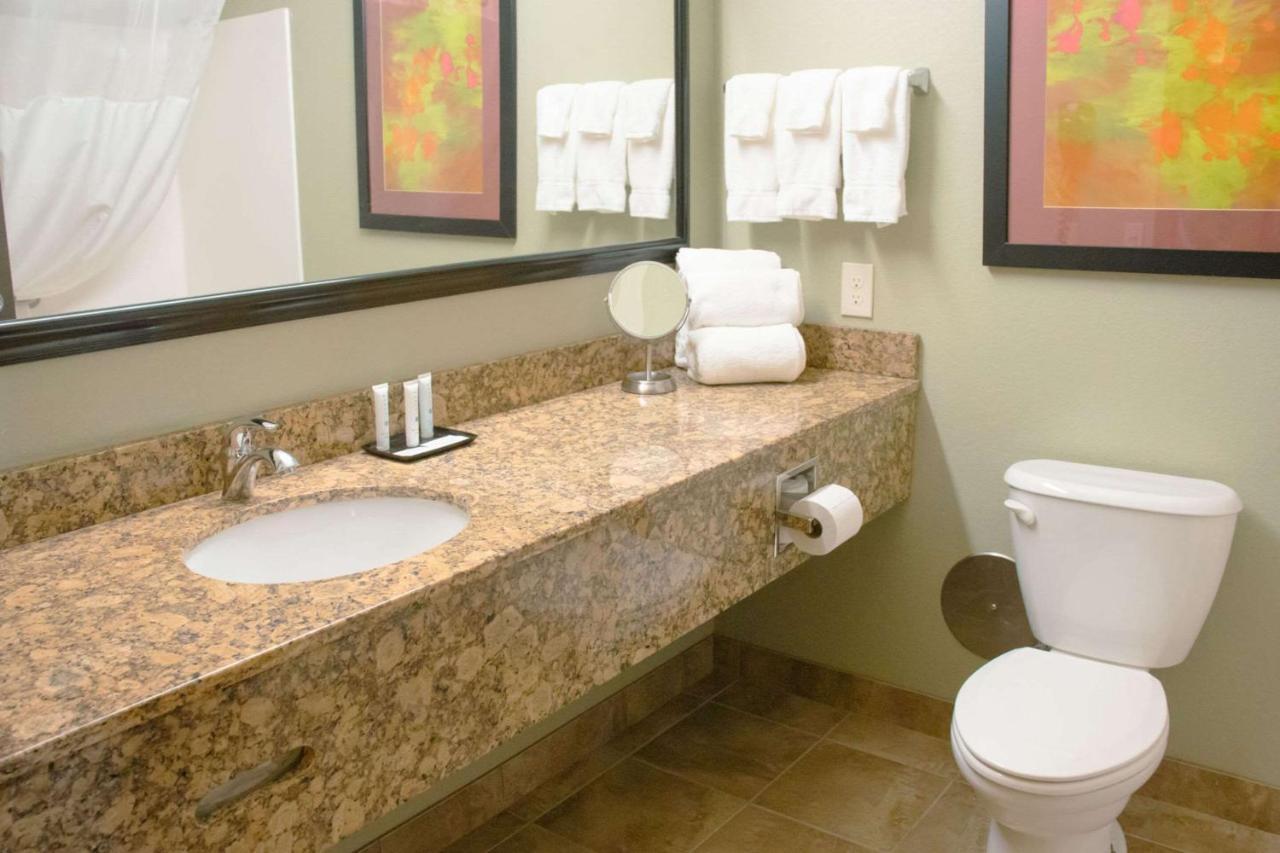 Grand Forks Lodge And Suites Esterno foto