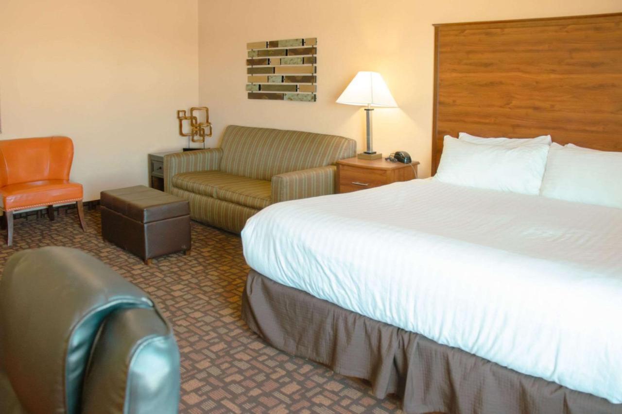 Grand Forks Lodge And Suites Esterno foto