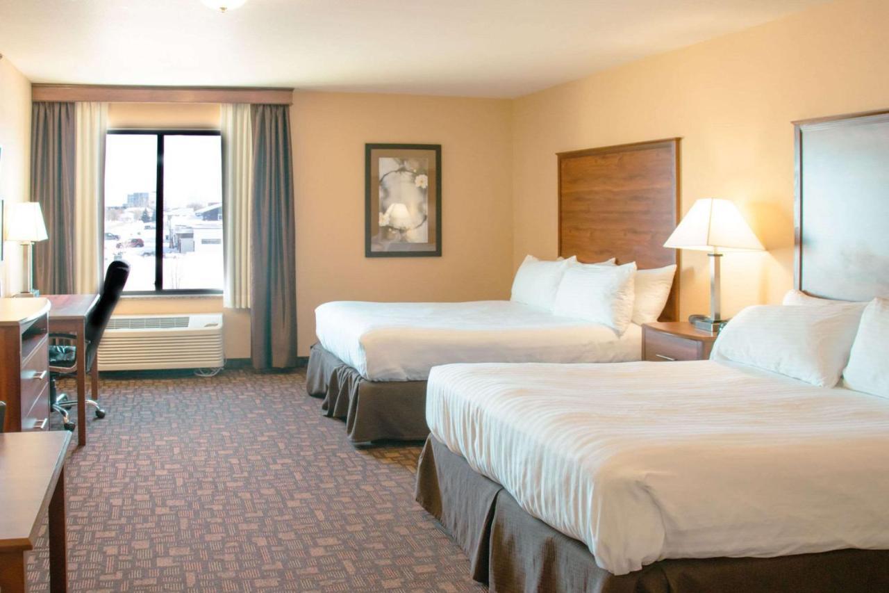 Grand Forks Lodge And Suites Esterno foto