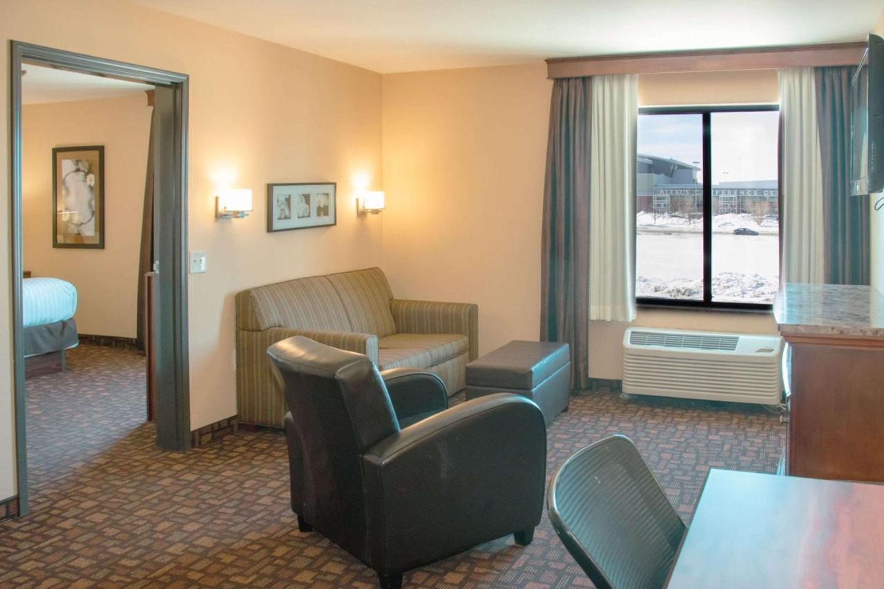 Grand Forks Lodge And Suites Esterno foto