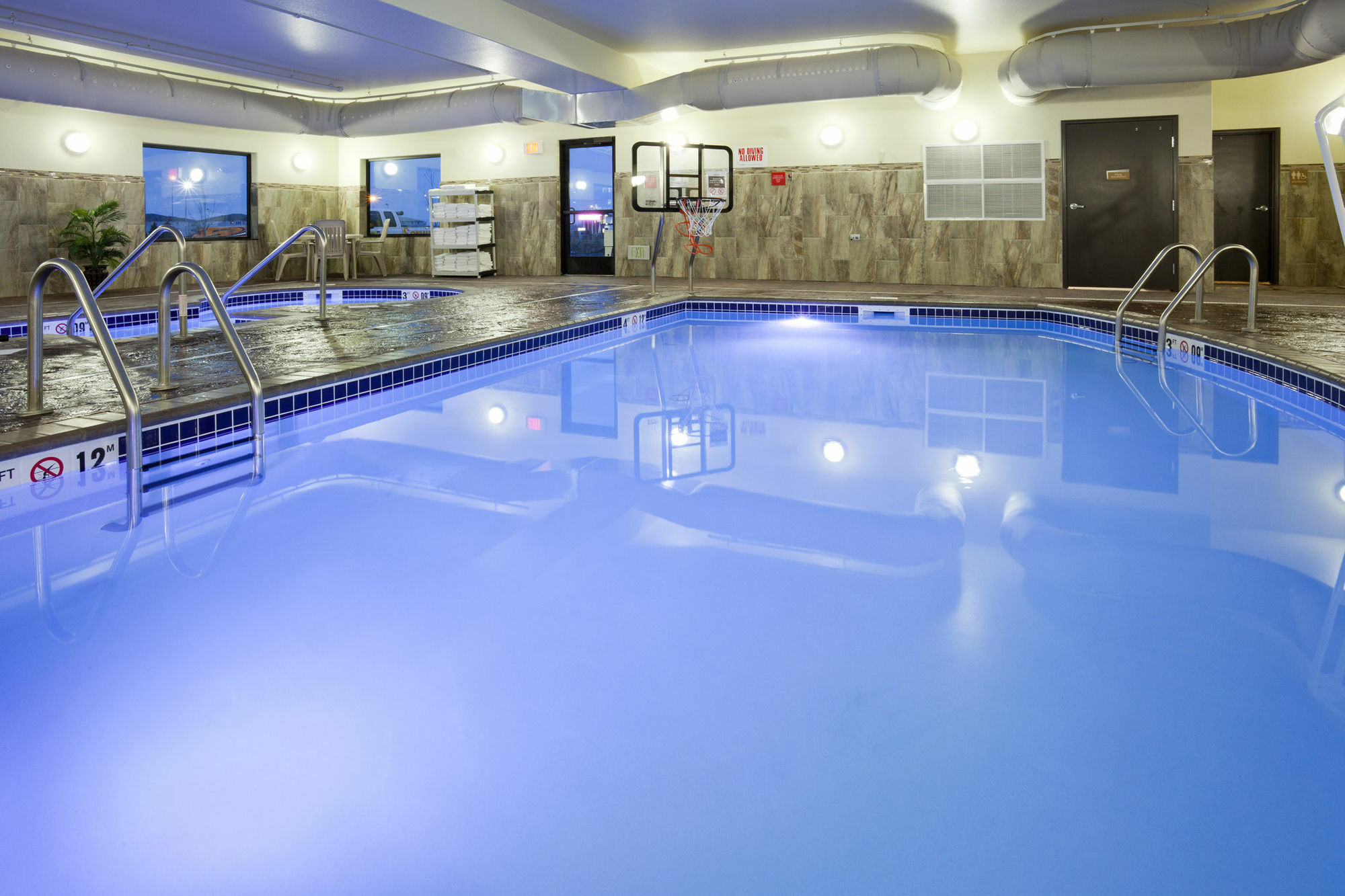 Grand Forks Lodge And Suites Esterno foto