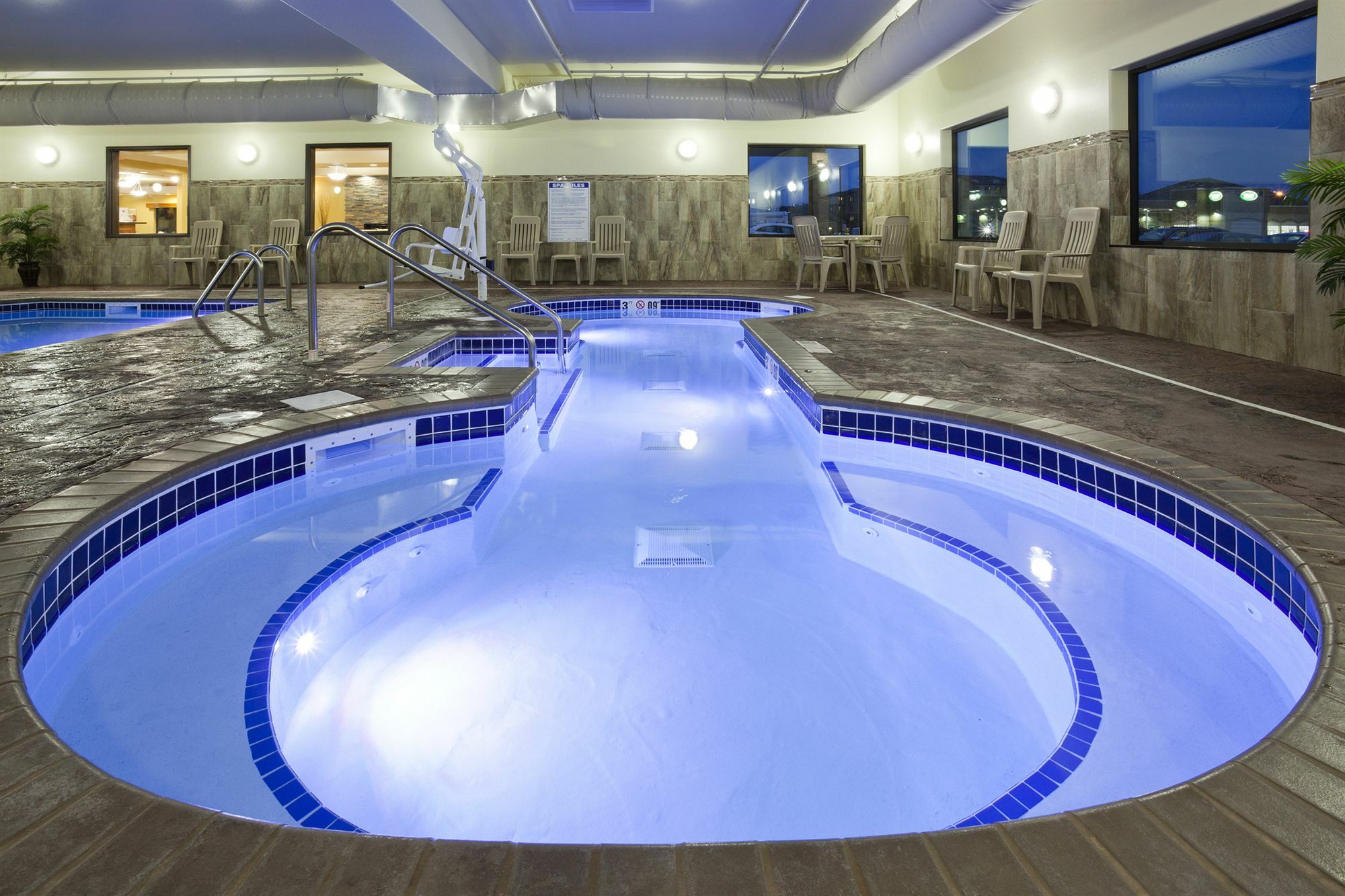Grand Forks Lodge And Suites Esterno foto