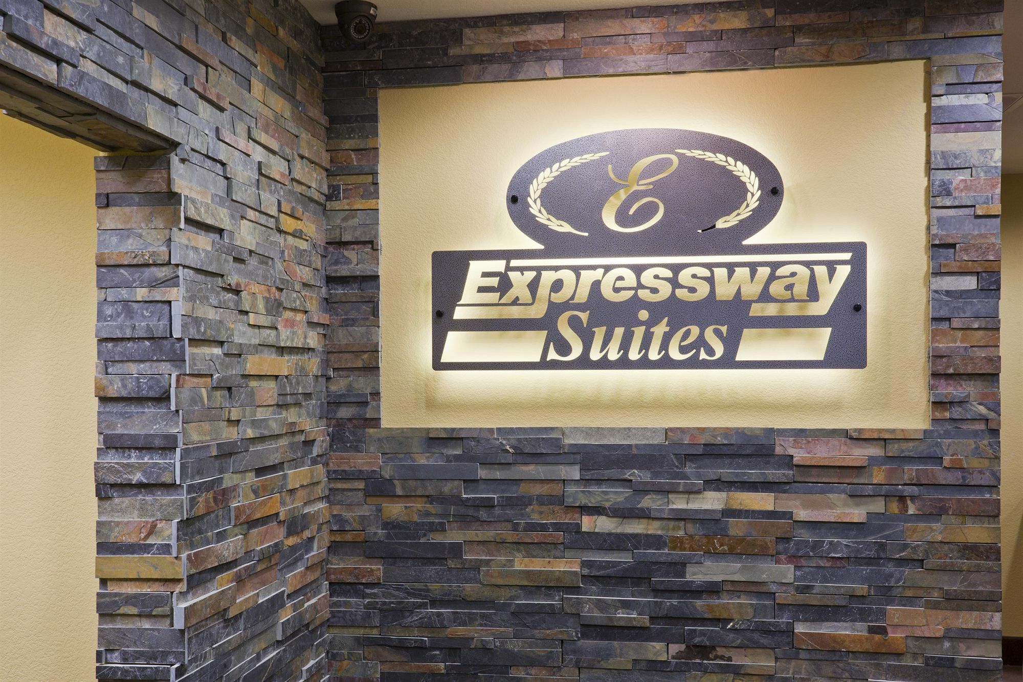 Grand Forks Lodge And Suites Esterno foto